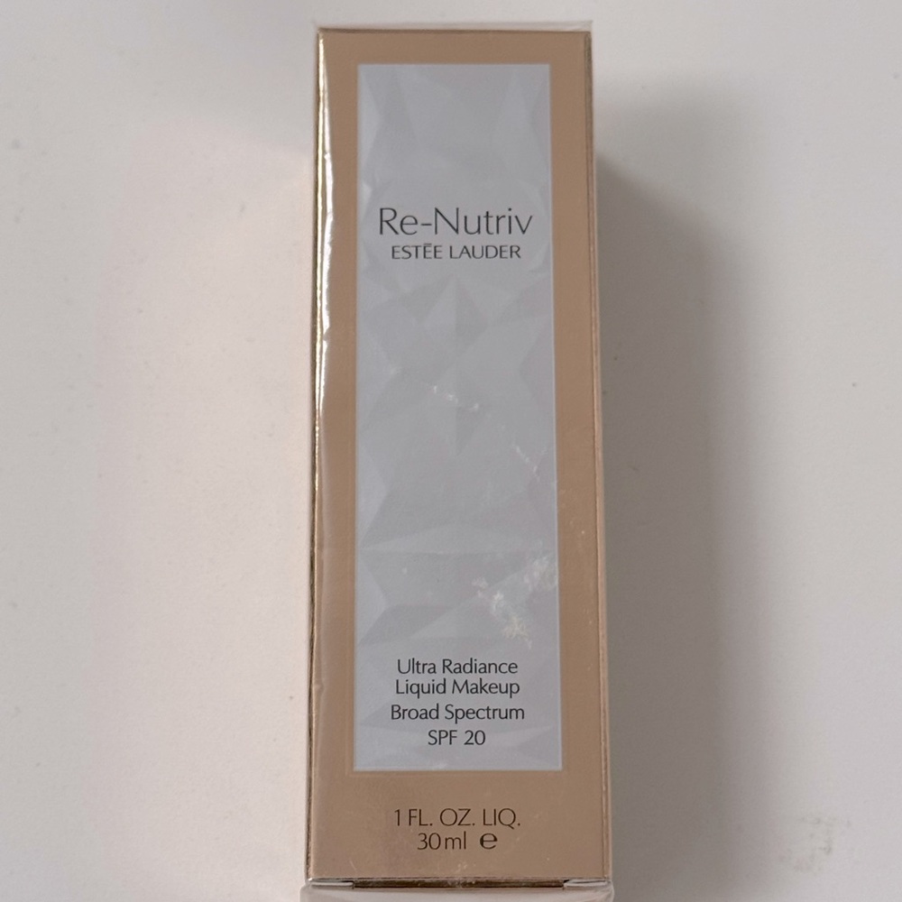 Estée Lauder Re-Nutriv Ultra Radiance Liquid Makeup